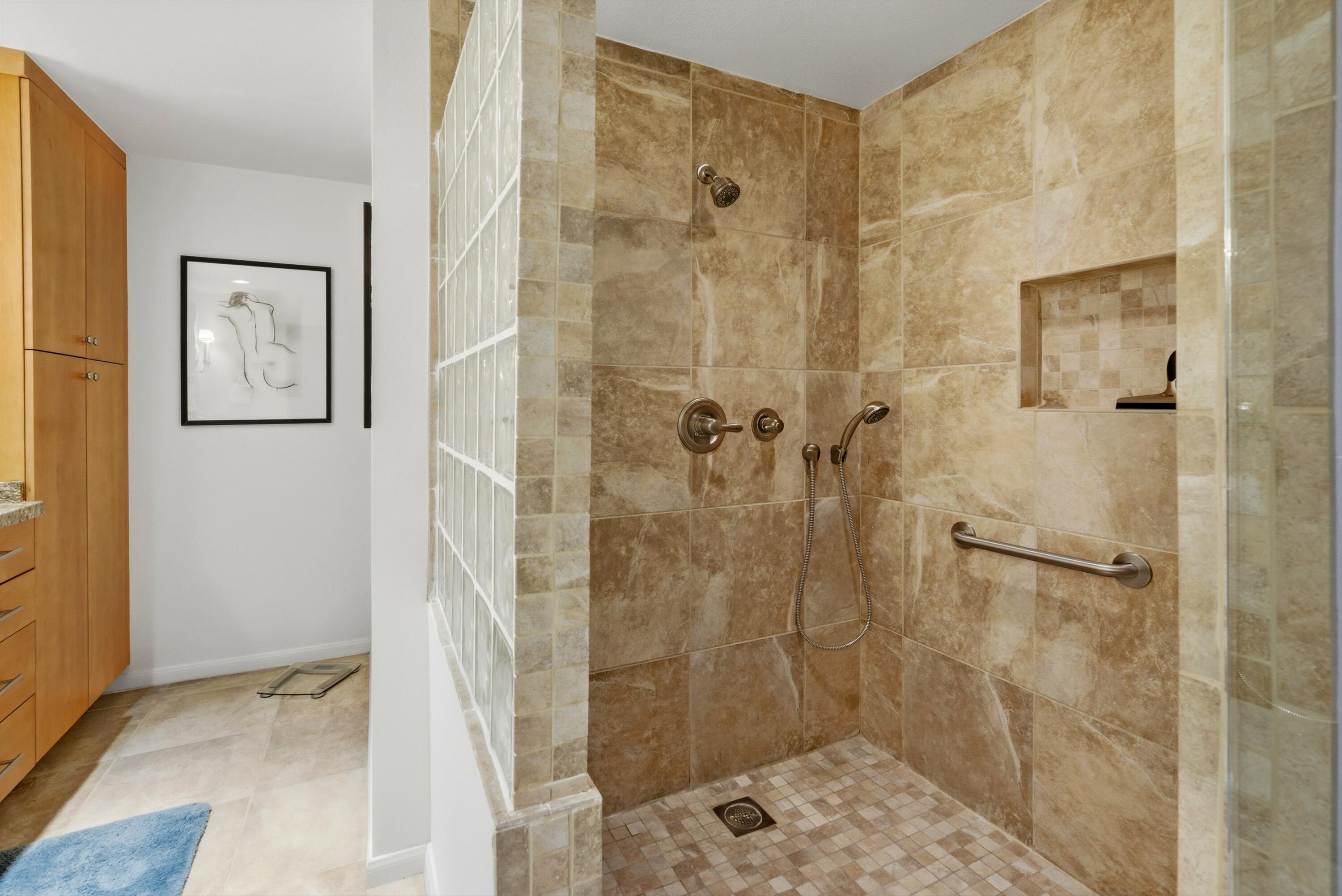 910 Island Drive, Unit 207 Rancho Mirage, CA 92270 - Photo 23 of 27 a bathroom with a shower