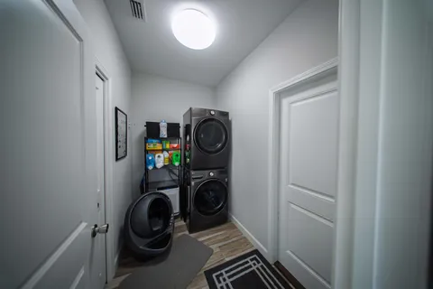 a close up view of a washer and dryer