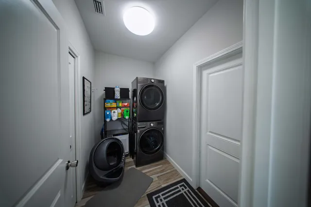 a close up view of a washer and dryer