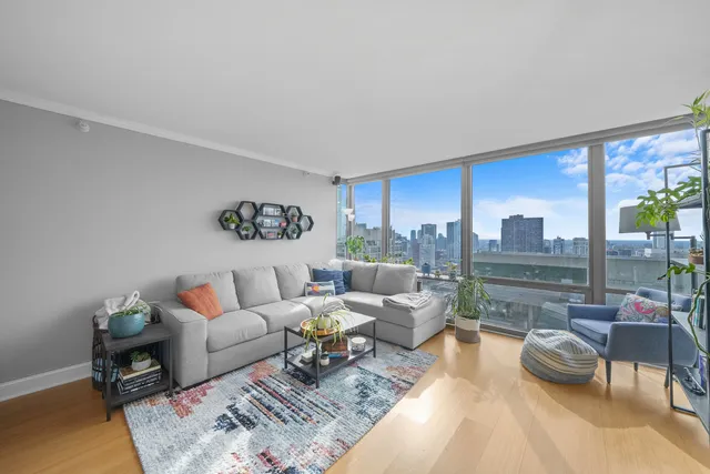 $375,000 | 2 East Erie Street, Unit 2806, Chicago, IL 60611