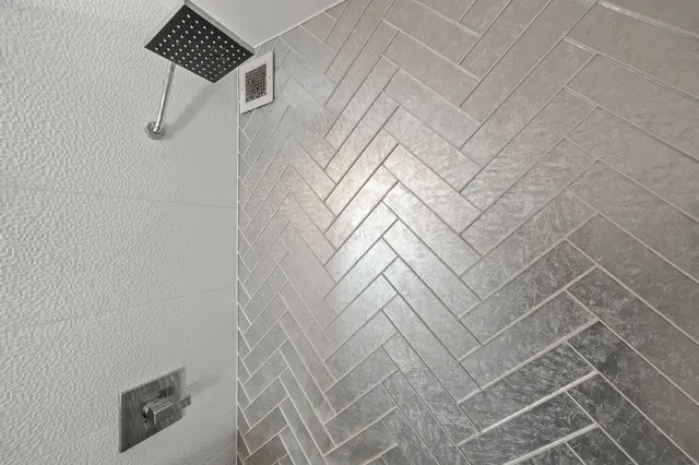 $375,000 | 2 East Erie Street, Unit 2806, Chicago, IL 60611