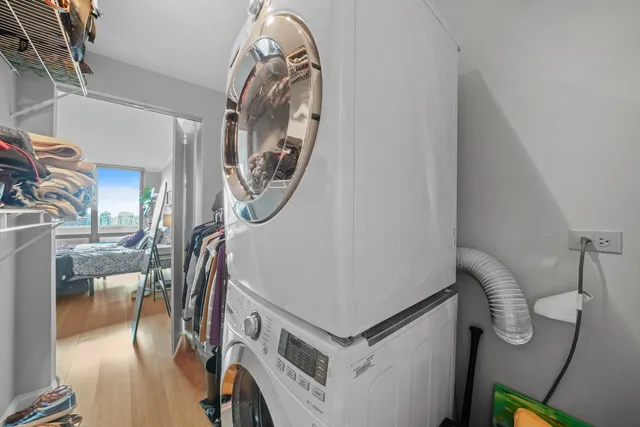 $375,000 | 2 East Erie Street, Unit 2806, Chicago, IL 60611