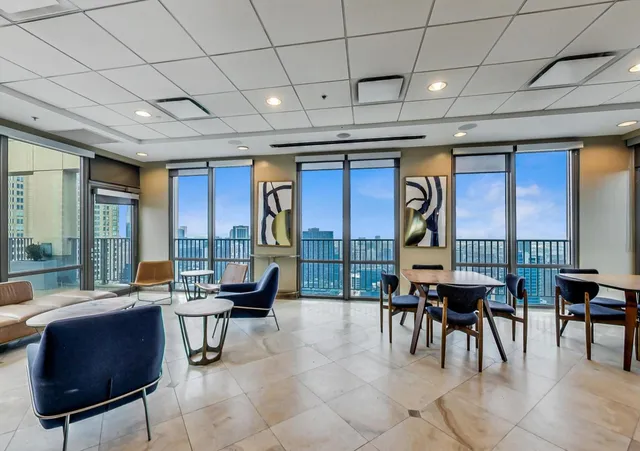 $375,000 | 2 East Erie Street, Unit 2806, Chicago, IL 60611