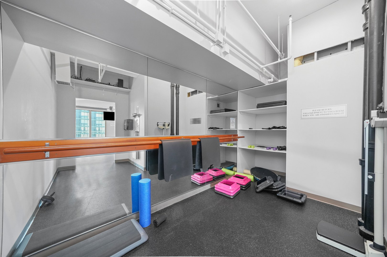 2 East Erie Street, Unit 2806 Chicago, IL 60611 - Photo 27 of 33