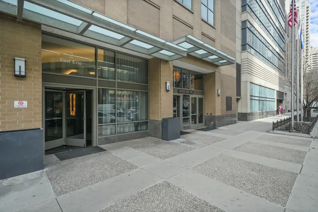 $375,000 | 2 East Erie Street, Unit 2806, Chicago, IL 60611