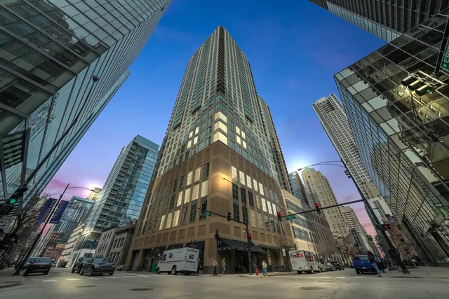 $375,000 | 2 East Erie Street, Unit 2806, Chicago, IL 60611