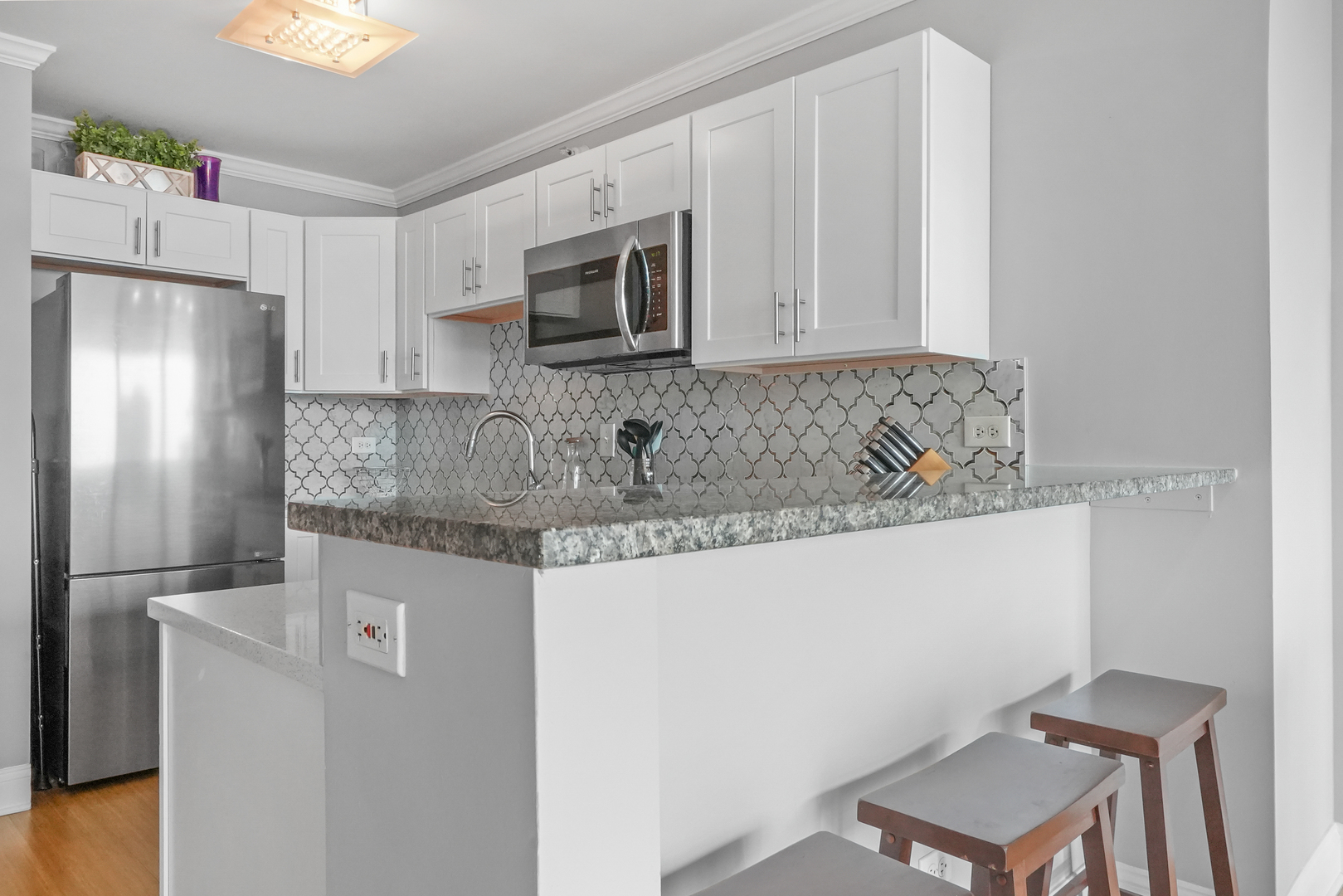 2 East Erie Street, Unit 2806 Chicago, IL 60611 - Photo 4 of 33