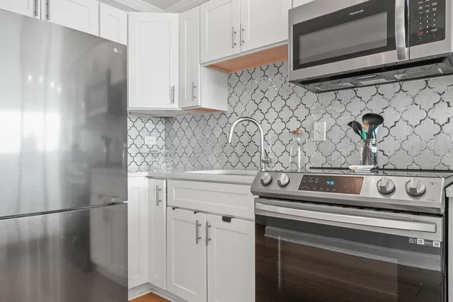 $375,000 | 2 East Erie Street, Unit 2806, Chicago, IL 60611