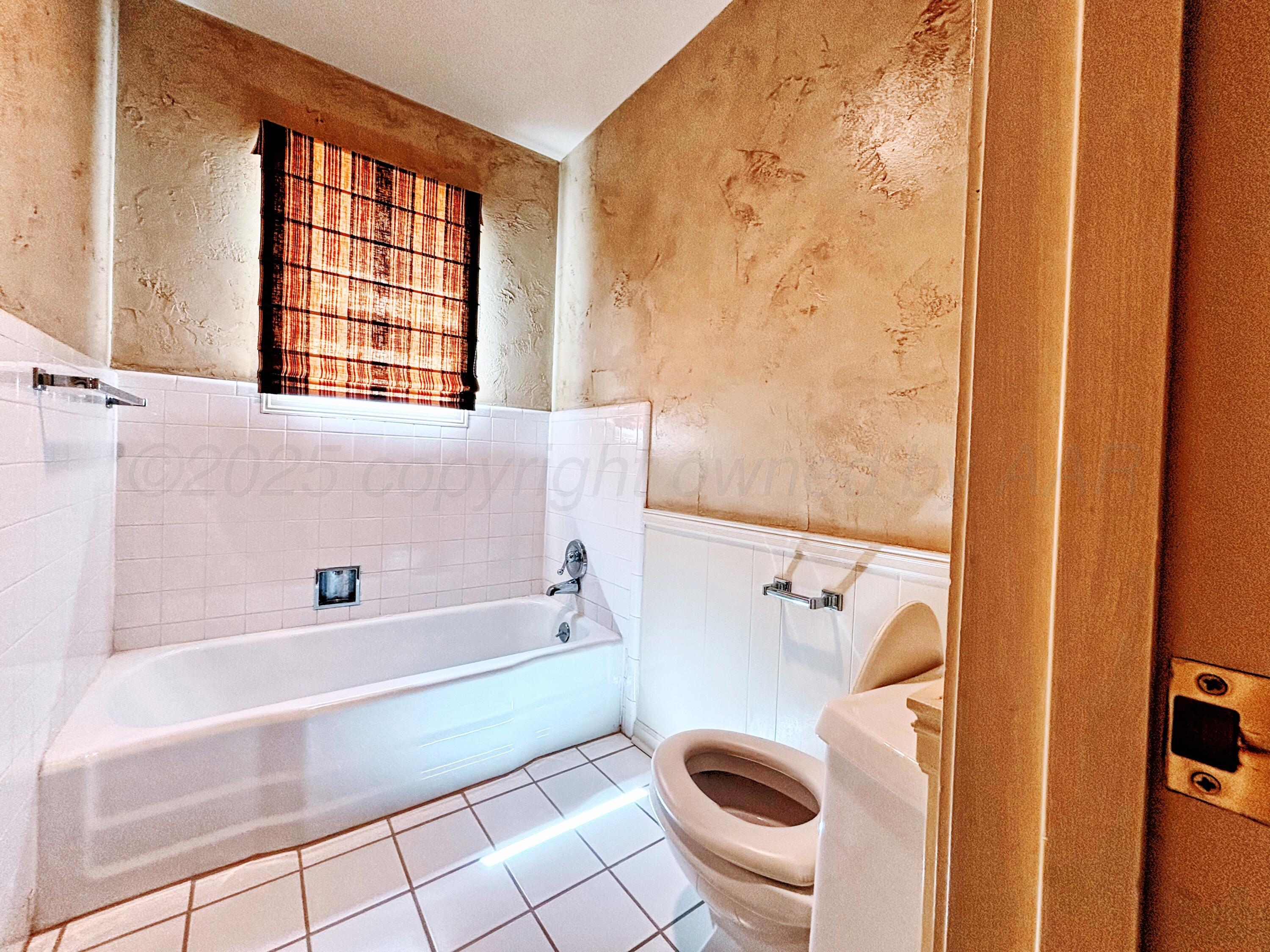 2301 West W Loop Perryton, TX 79070 - Photo 23 of 36 Conner house bathroom