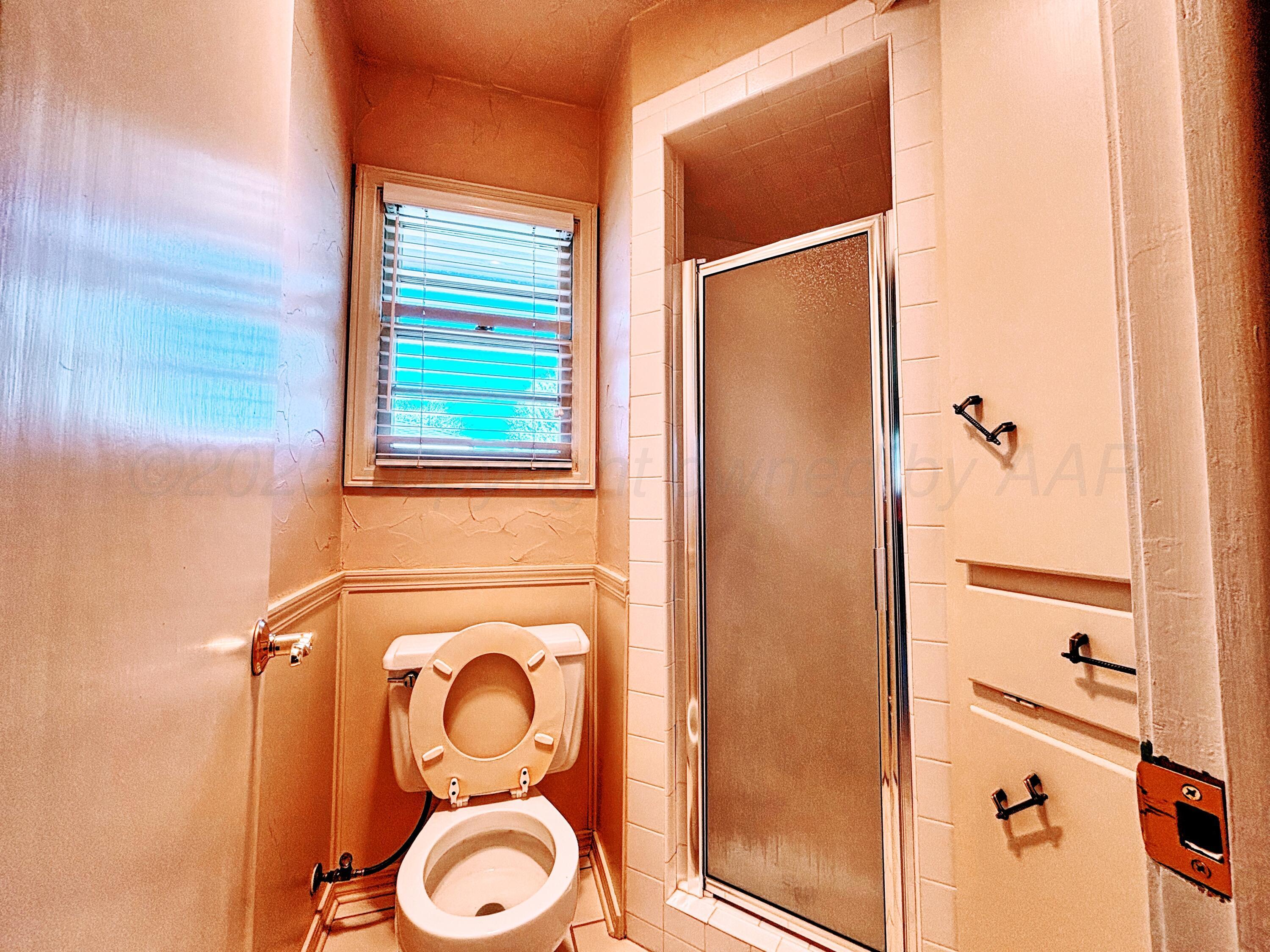 2301 West W Loop Perryton, TX 79070 - Photo 28 of 36 Conner house bathroom 2