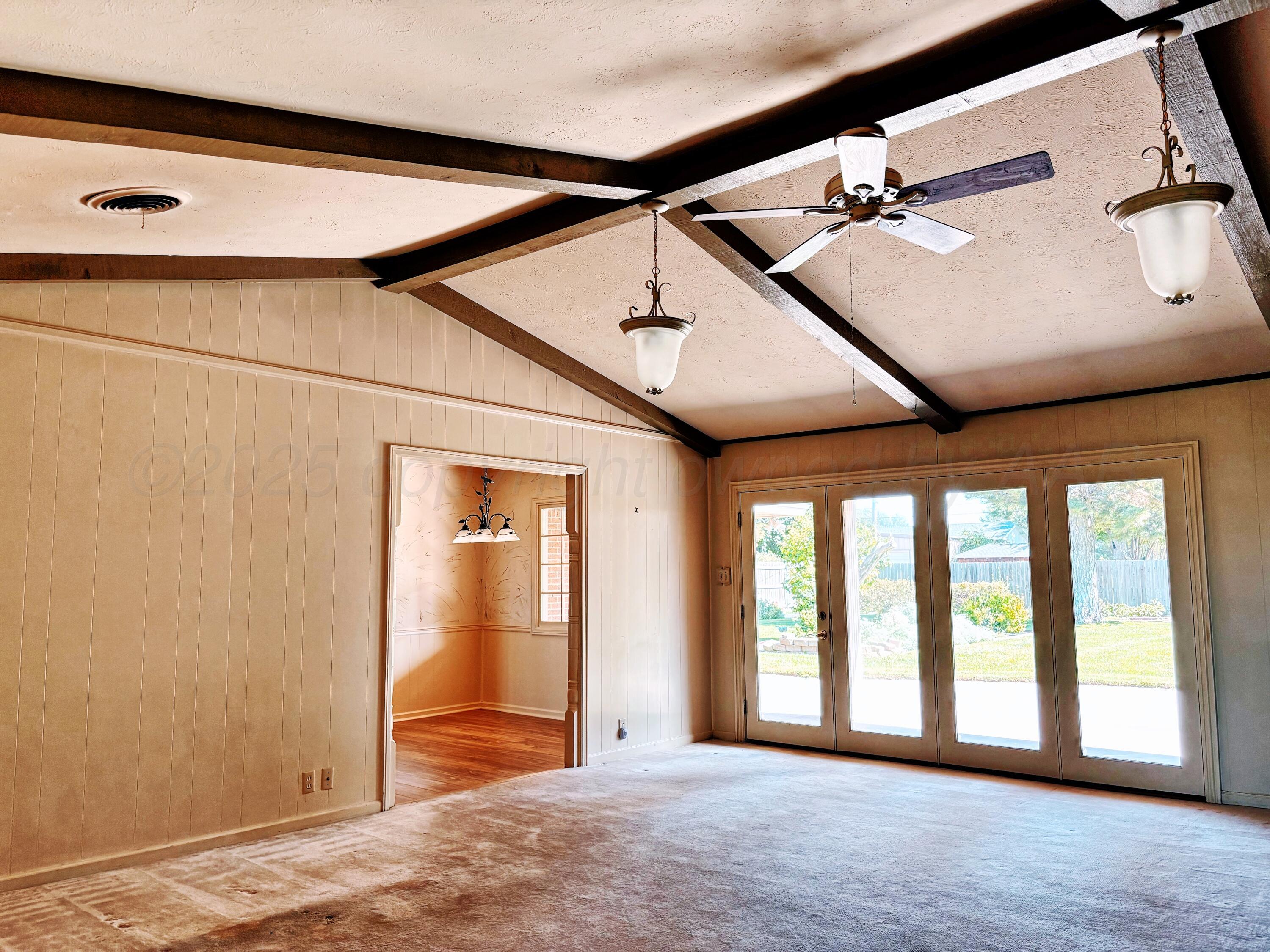 2301 West W Loop Perryton, TX 79070 - Photo 6 of 36 Conner house living room