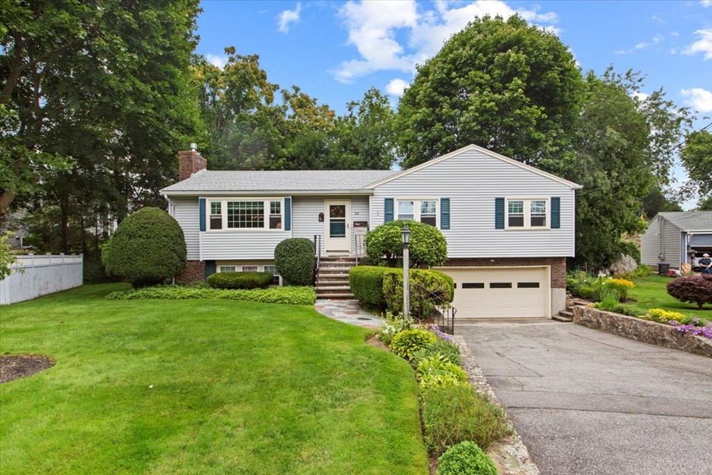 20 Buchanan Road Marblehead, MA 01945 - Photo 2 of 21