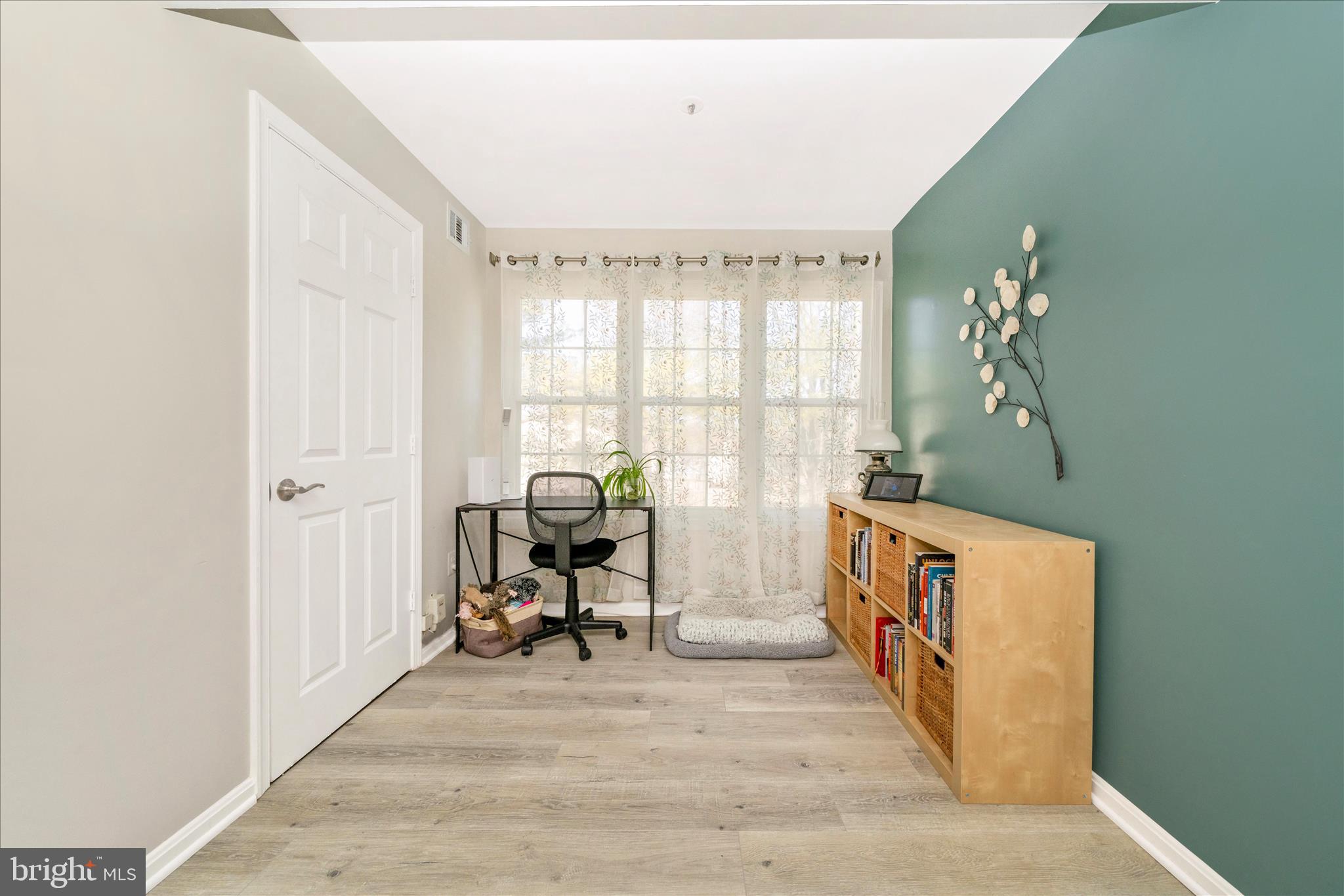 2513 McVeary Court, Unit 10AC Silver Spring, MD 20906 - Photo 12 of 55 Living Room