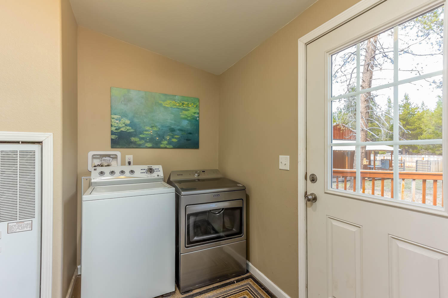 53981 Pine Grove Road La Pine, OR 97739 - Photo 12 of 41 back door entrance - mud room and the washer and dryer room
