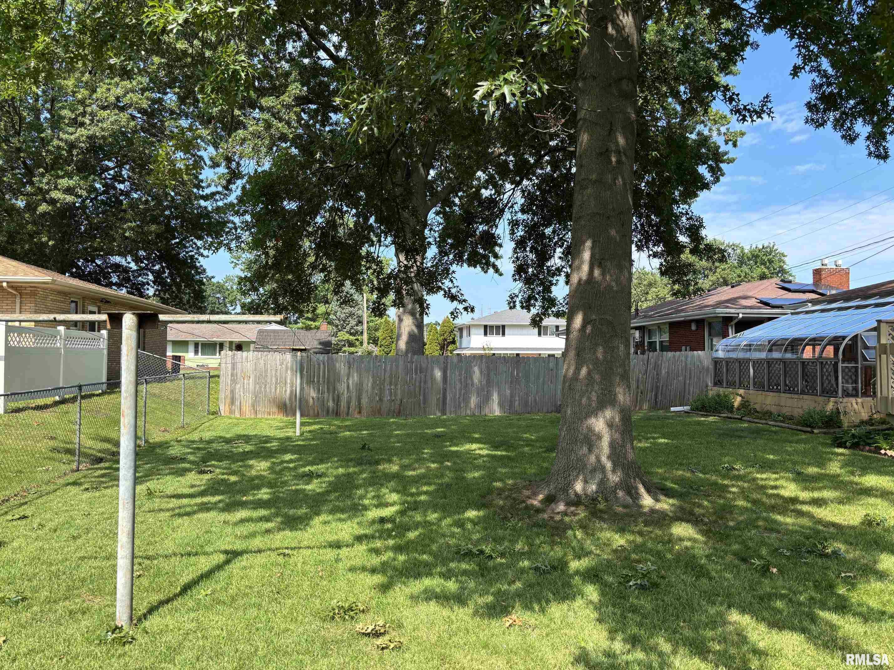 402 Sheridan Road Pekin, IL 61554 - Photo 12 of 33