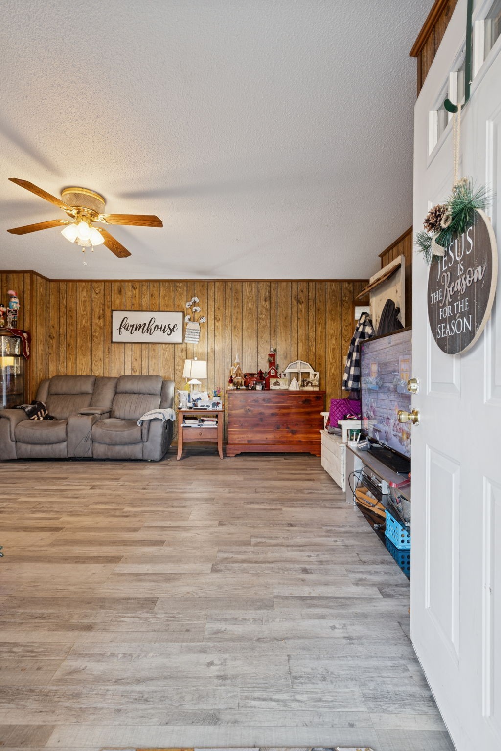 535 Gamaliel Road Red Boiling Springs, TN 37150 - Photo 5 of 30 a living room with furniture and a flat screen tv