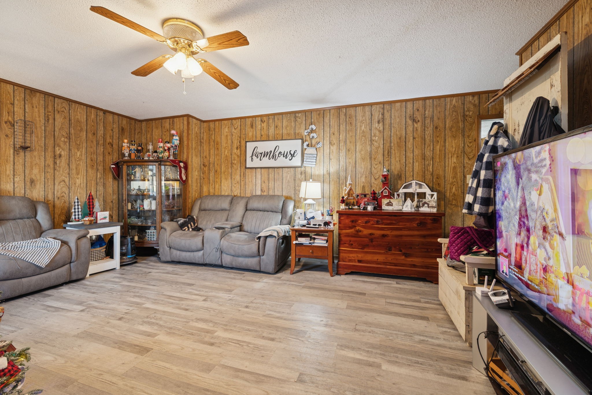 535 Gamaliel Road Red Boiling Springs, TN 37150 - Photo 6 of 30 a living room with furniture and a flat screen tv