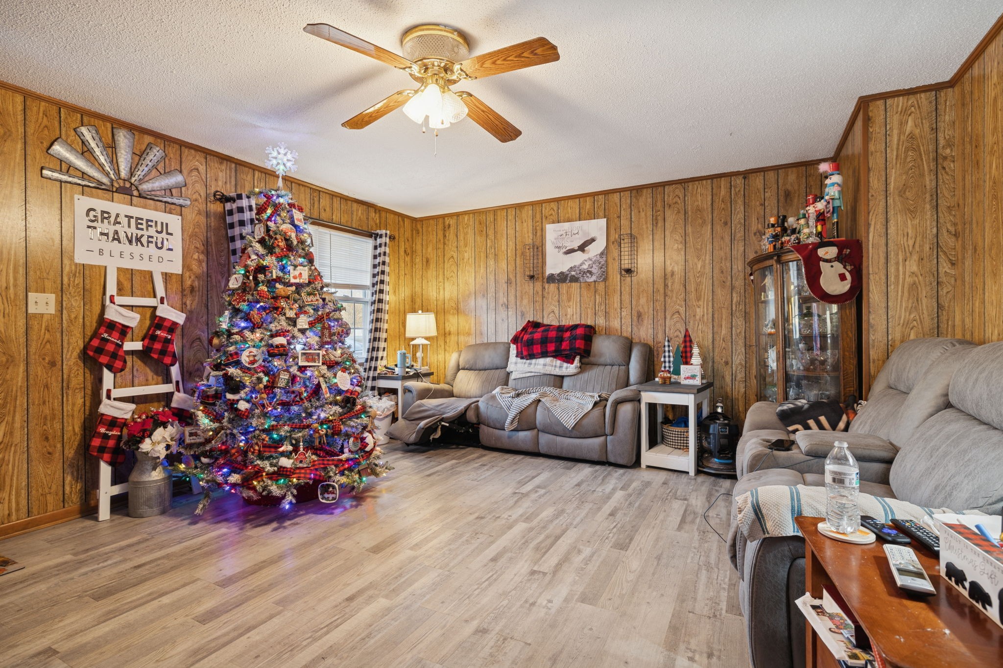 535 Gamaliel Road Red Boiling Springs, TN 37150 - Photo 7 of 30 a bed room with furniture and a flat screen tv