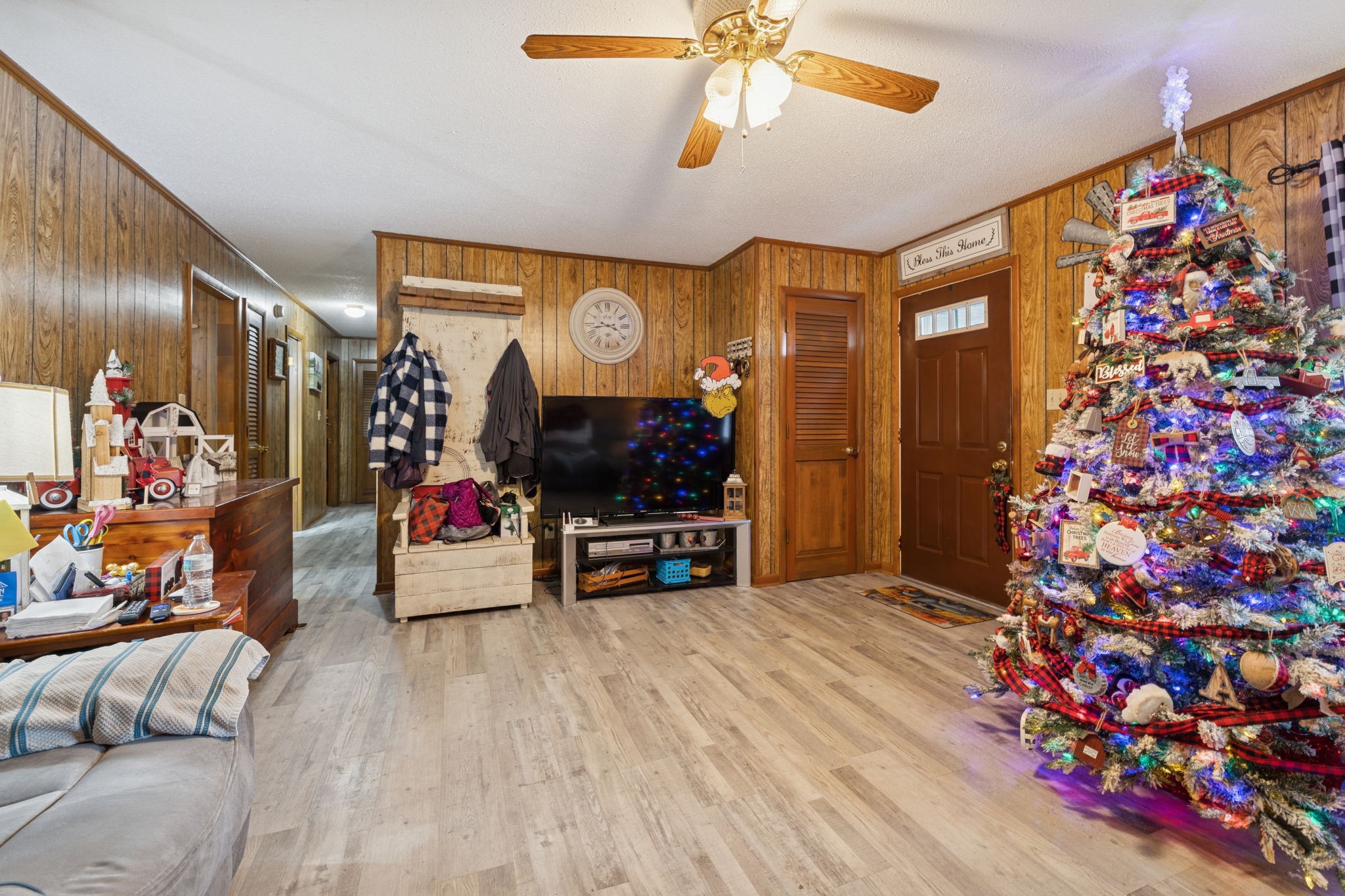535 Gamaliel Road Red Boiling Springs, TN 37150 - Photo 8 of 30 a living room with furniture and a flat screen tv