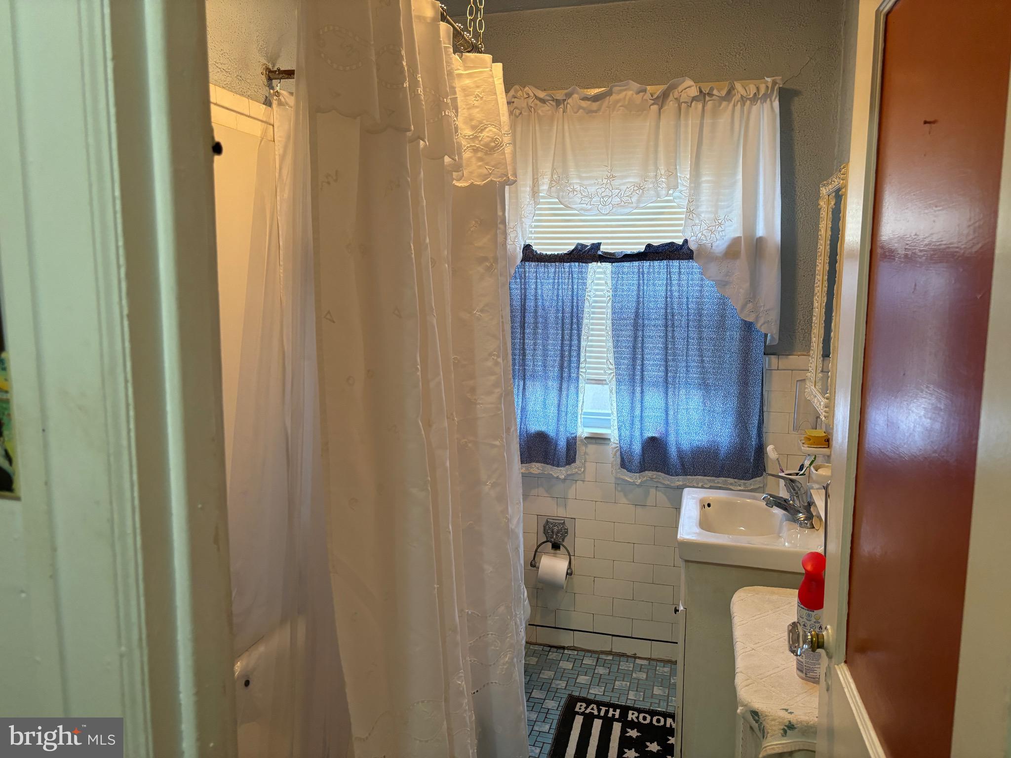 5926 Belden Street Philadelphia, PA 19149 - Photo 10 of 17