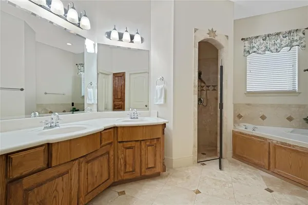 $825,000 | 7701 Oak Creek Lane, Denton, TX 76208