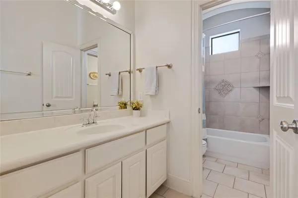 $825,000 | 7701 Oak Creek Lane, Denton, TX 76208