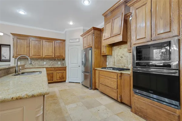 $825,000 | 7701 Oak Creek Lane, Denton, TX 76208