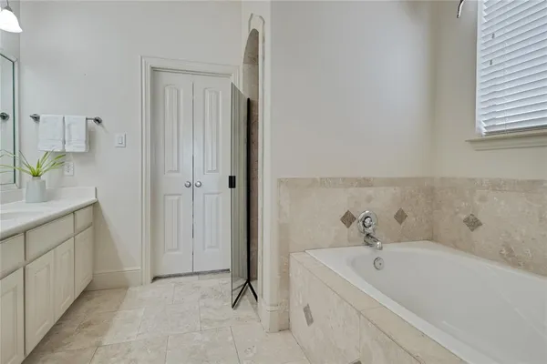 $825,000 | 7701 Oak Creek Lane, Denton, TX 76208