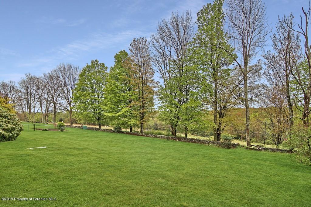 925 Clearview Road Moscow, PA 18444 - Photo 4 of 65 Gallery Image 4