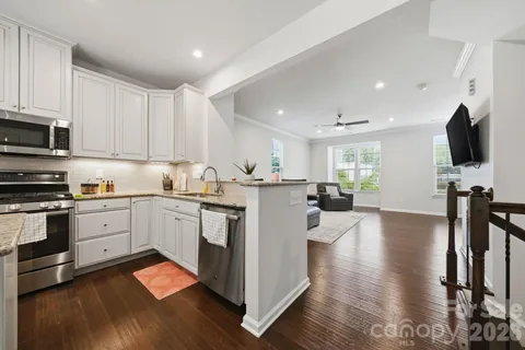 $535,000 | 1221 Queen Lyon Court, Charlotte, NC 28205