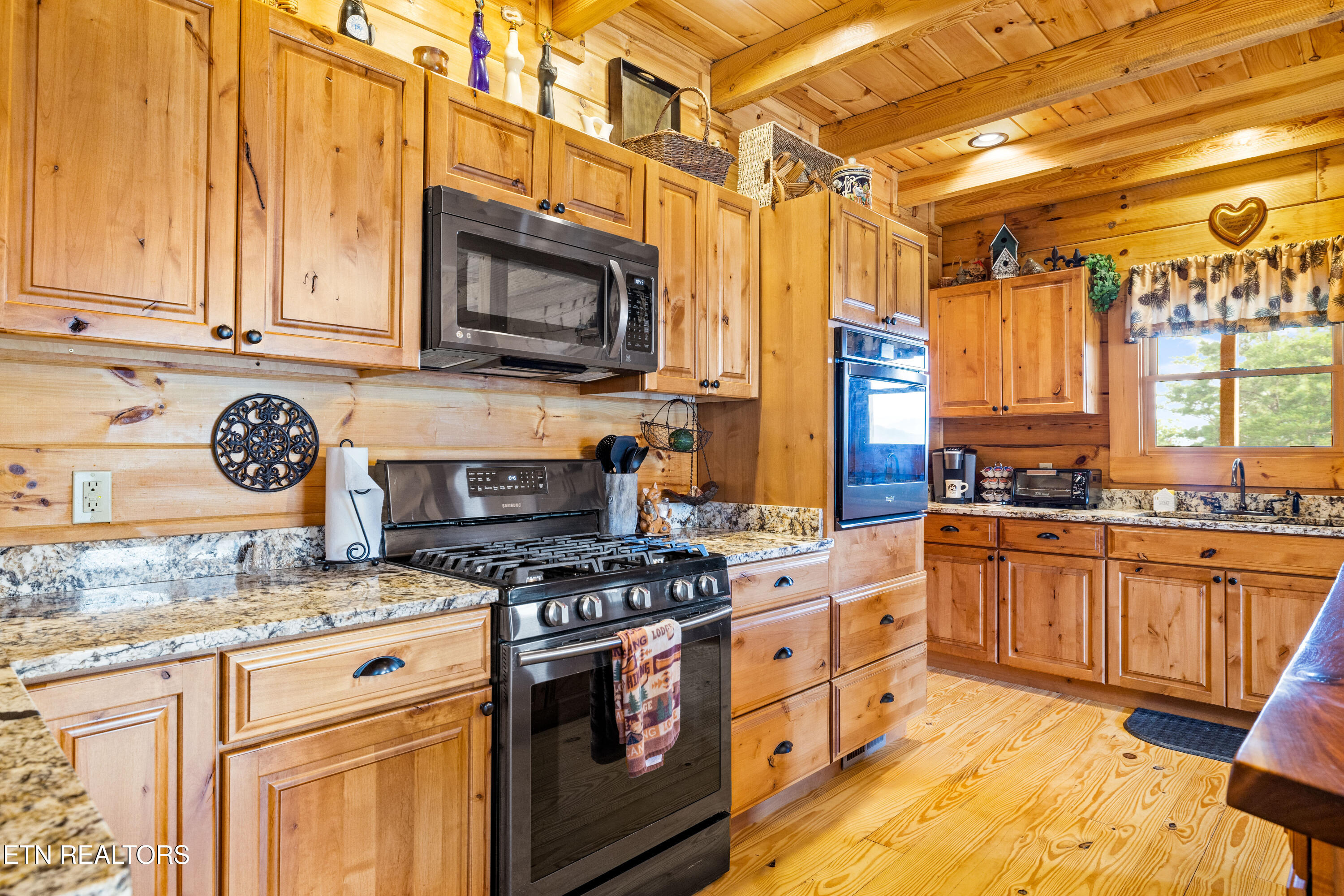 1099 Smithfield Road Tellico Plains, TN 37385 - Photo 12 of 58 1099Smithfield-16