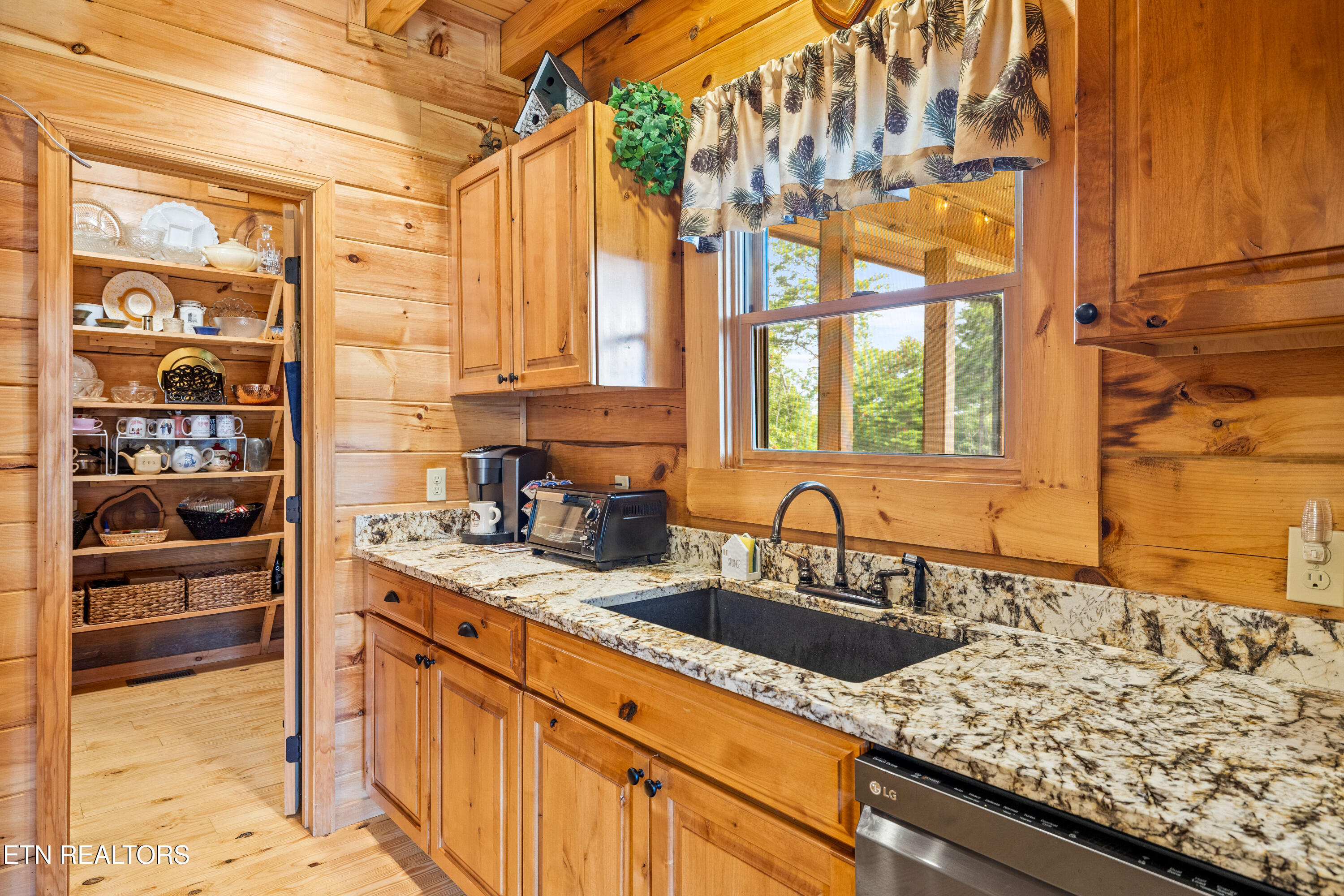 1099 Smithfield Road Tellico Plains, TN 37385 - Photo 14 of 58 1099Smithfield-11