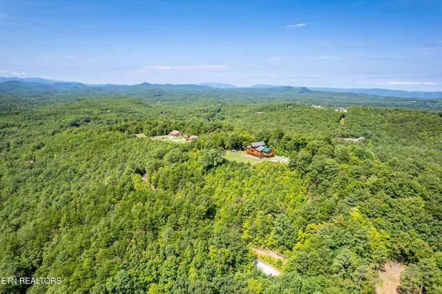 $949,000 | 1099 Smithfield Road, Tellico Plains, TN 37385