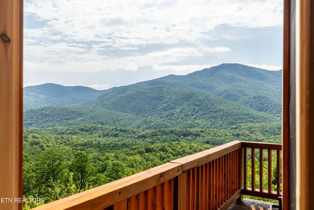 $949,000 | 1099 Smithfield Road, Tellico Plains, TN 37385