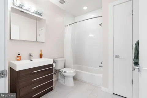$2,195 | 435 R Street Northwest, Unit 205, Washington, DC 20001