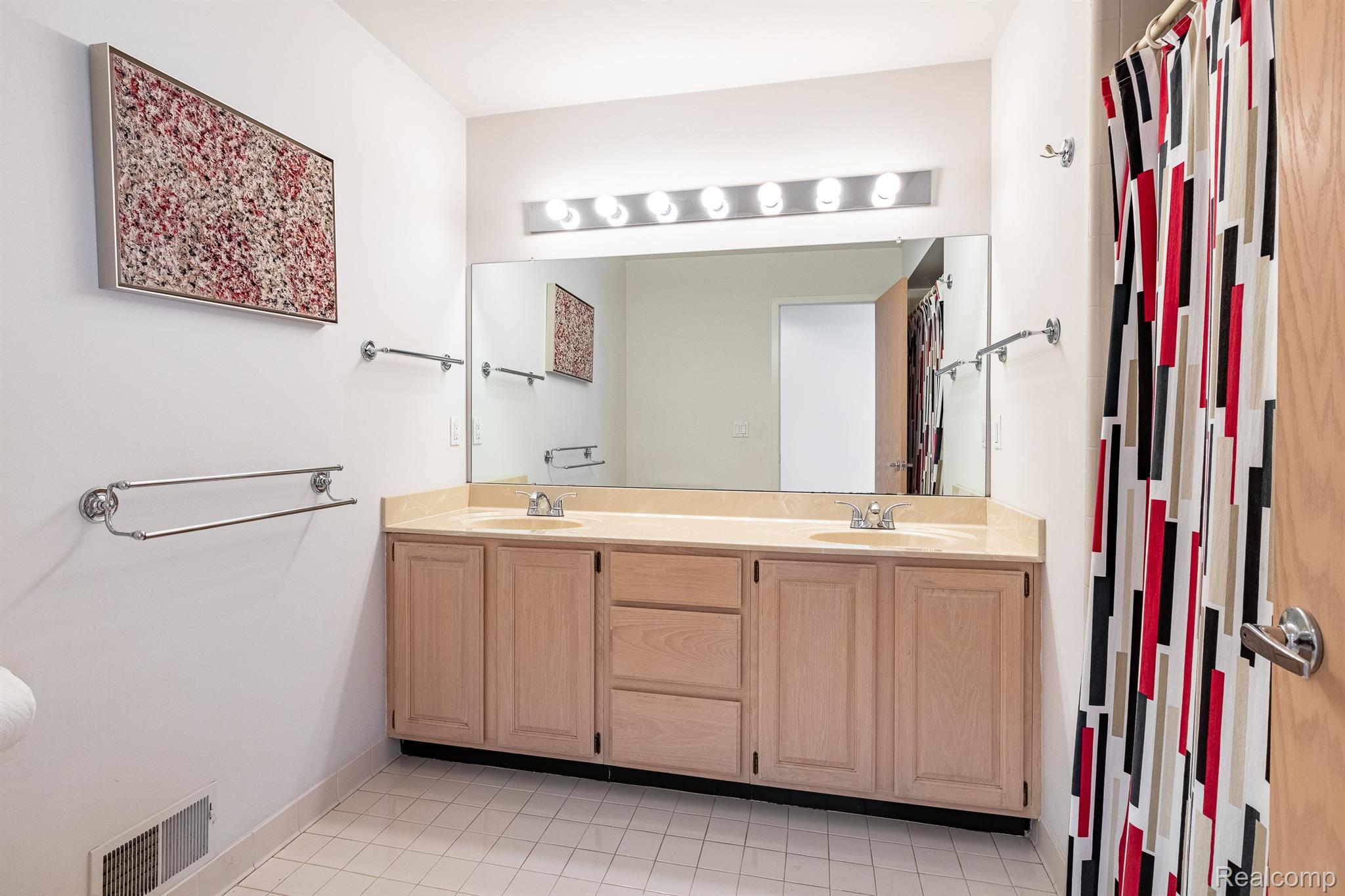 2157 Clinton View Circle Rochester, MI 48309 - Photo 27 of 41 Gallery Image 27