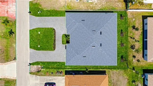 an aerial view of a house having yard