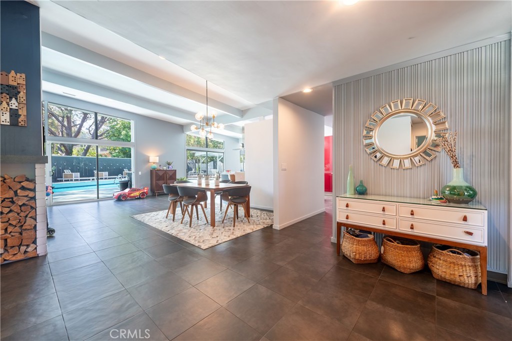15626 Royal Ridge Road Sherman Oaks, CA 91403 - Photo 6 of 33