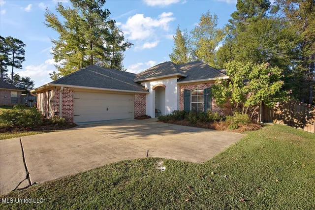 $319,900 | 902 Timberton Drive, Pearl, MS 39208