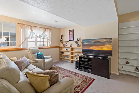 $489,000 | 3690 Commonwealth Road, Woodbury, MN 55125