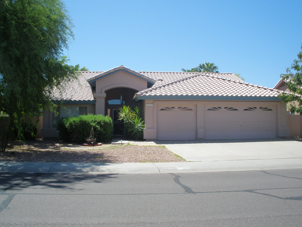1919 East Colt Road Tempe, AZ 85284 - Photo 1 of 14 Front of home