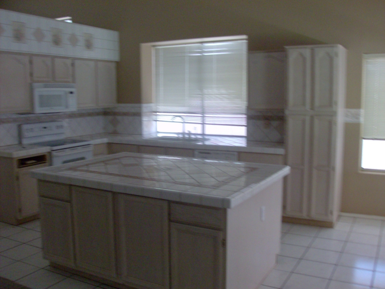 1919 East Colt Road Tempe, AZ 85284 - Photo 2 of 14 KITCHEN