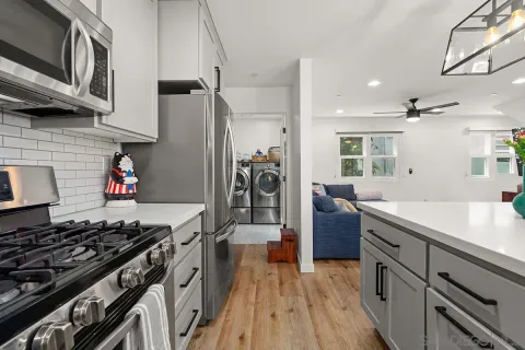 $929,900 | 3021 B Street, San Diego, CA 92102