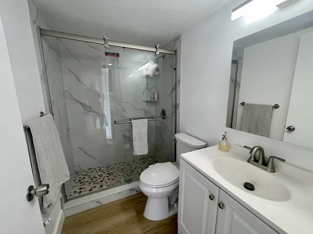 $2,000 | 1100 Crystal Lake Drive, Unit 207, Deerfield Beach, FL 33073