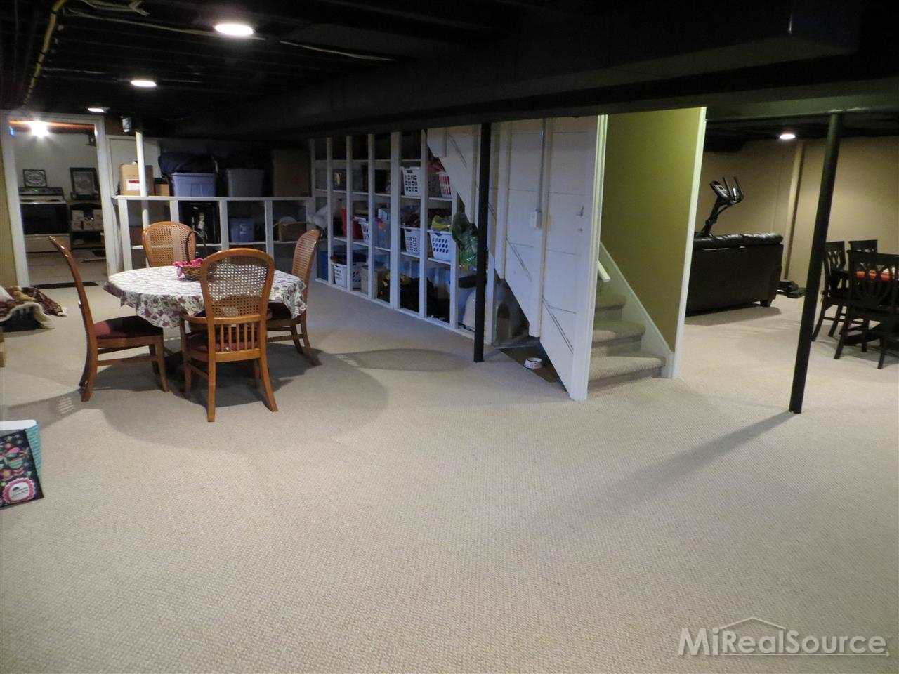 70 Vernier Road Grosse Pointe, MI 48236 - Photo 30 of 32 31227177-29.JPG