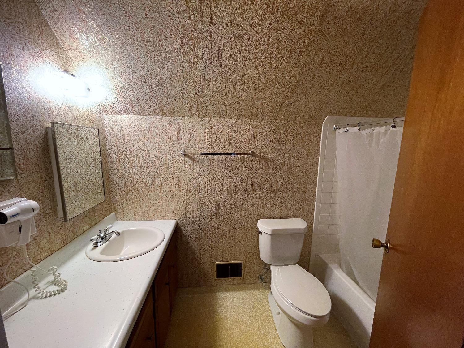 7880 Livingston Road Cincinnati, OH 45247 - Photo 16 of 28 Gallery Image 16