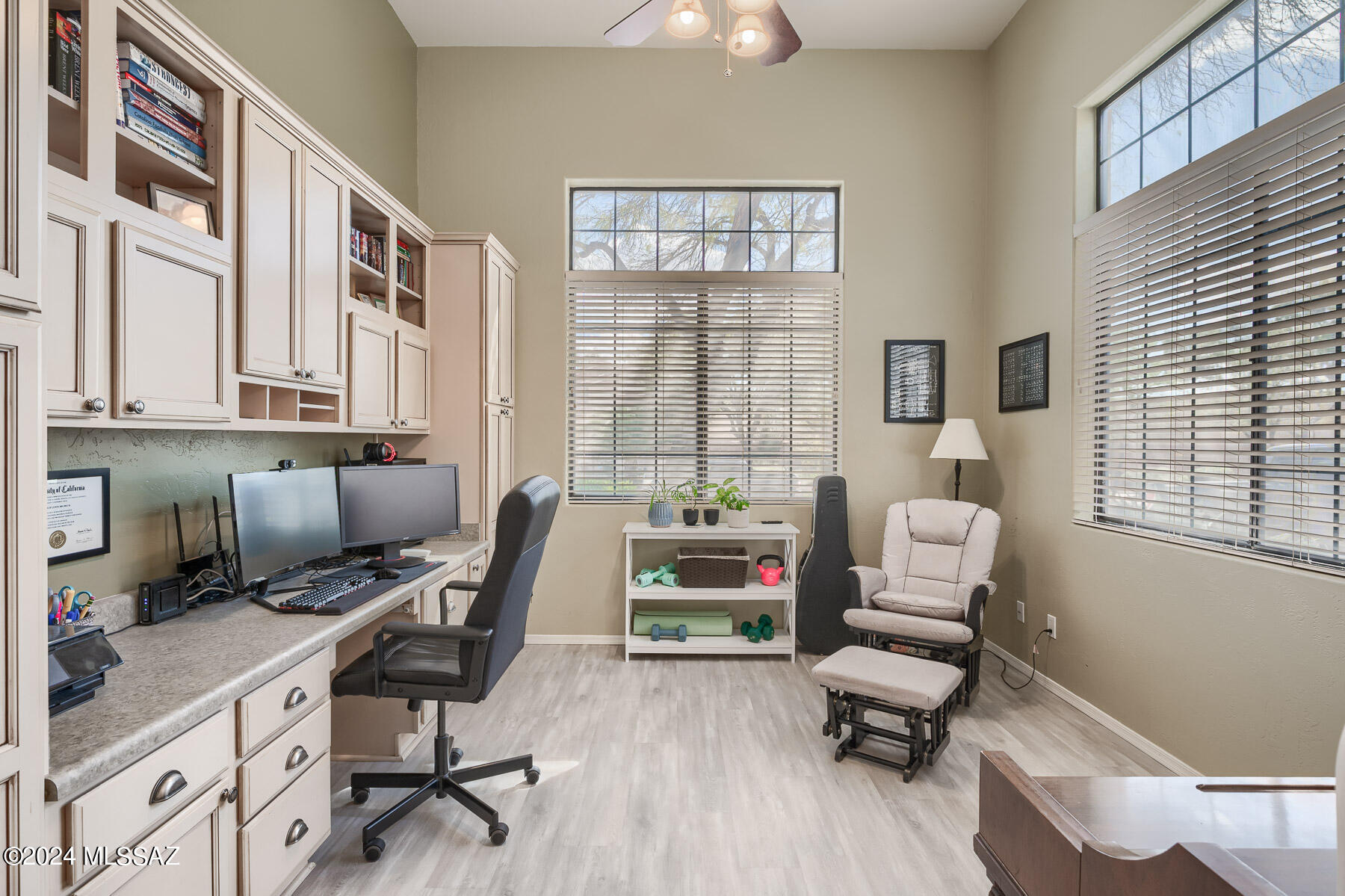 9141 East Dawn Post Road Tucson, AZ 85749 - Photo 11 of 24 a workspace with furniture and a window