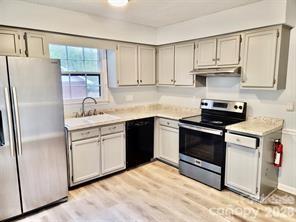 6414 Rockshire Drive Charlotte, NC 28227 - Photo 7 of 15