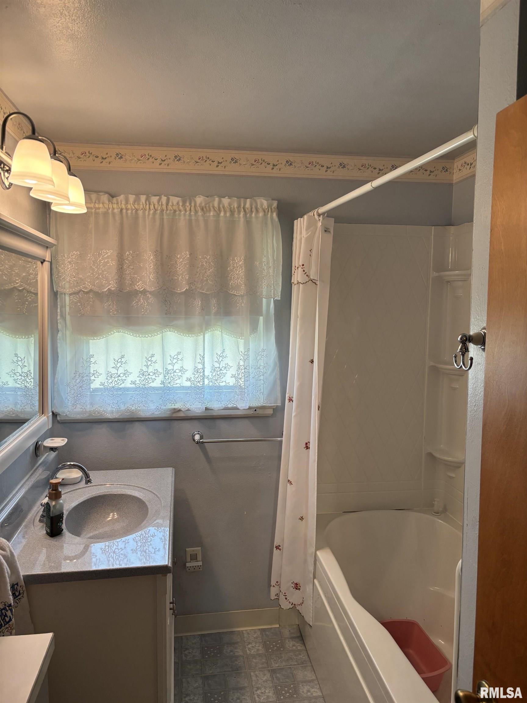 402 Sheridan Road Pekin, IL 61554 - Photo 26 of 33
