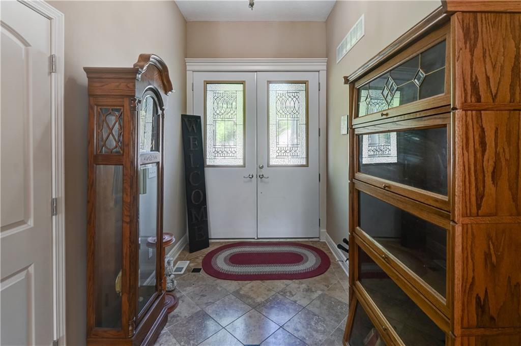 1018 North Old Mill Road Independence, MO 64056 - Photo 3 of 55